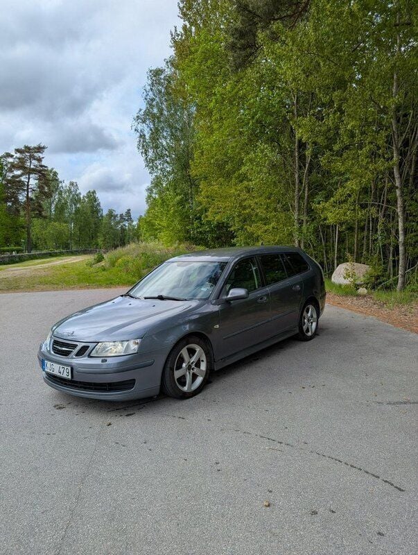 Grå Begagnad 2007 Saab 9-3 Vector Kombi | 30 000 kr (Marknadspris) - Bild 1/4