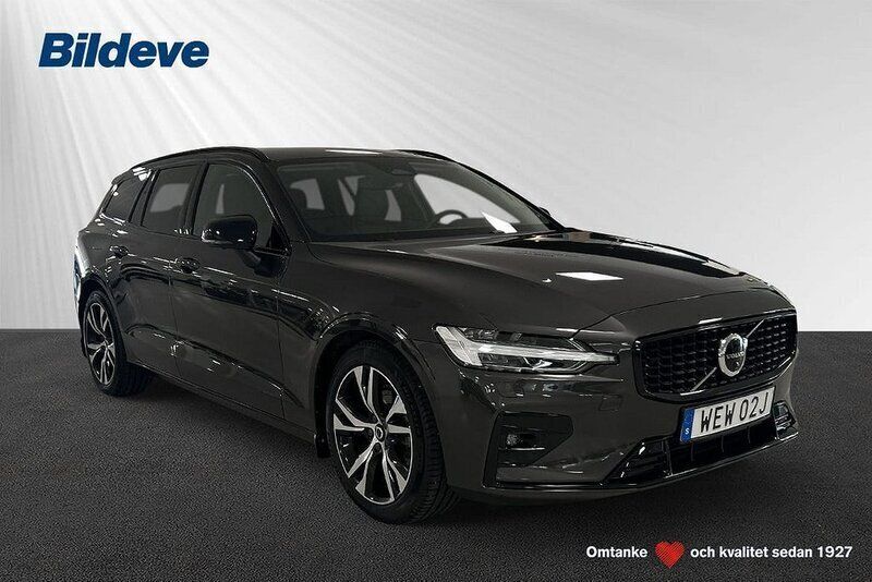 Grå Begagnad 2024 Volvo V60 Plus Kombi | 389 900 kr (Bra pris) - Bild 1/4