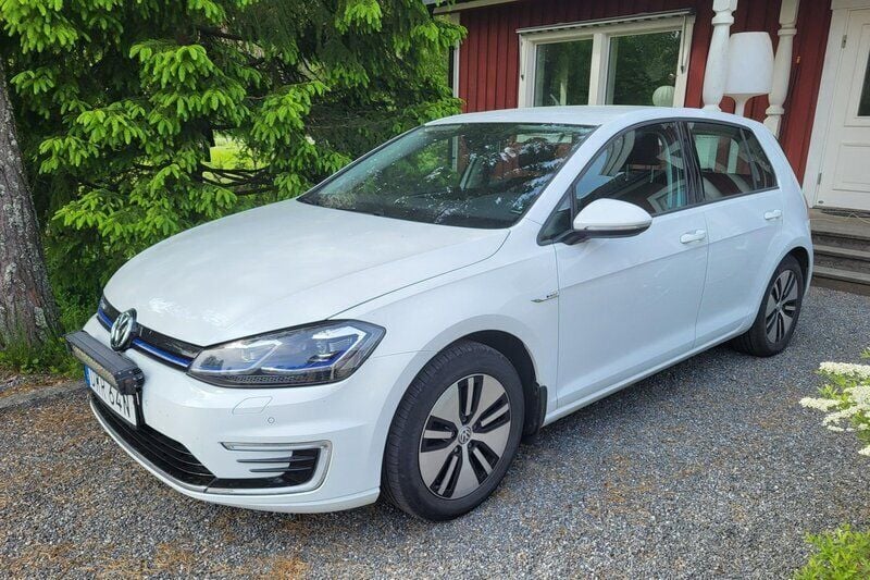 Vit Begagnad 2020 VW e-Golf Halvkombi | 135 000 kr (Superpris) - Bild 1/4