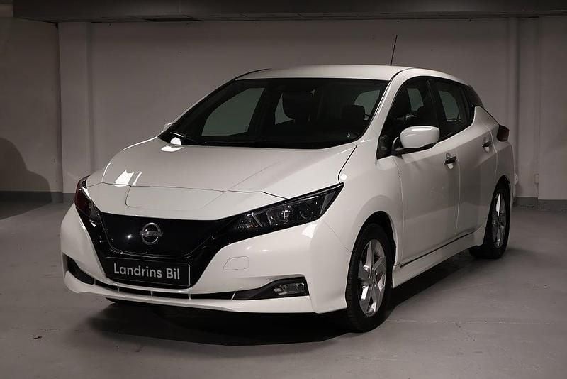 Vit Begagnad 2022 Nissan Leaf Acenta Halvkombi | 194 500 kr (Lite dyr) - Bild 1/4