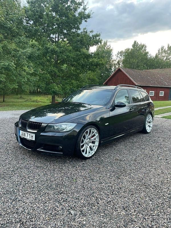 Begagnad BMW 330 231 HK (169 kW) 2007 Kombi