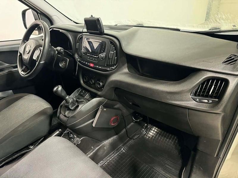 Begagnad Fiat Doblò 90 HK (66 kW) 2015 Vit Minibuss