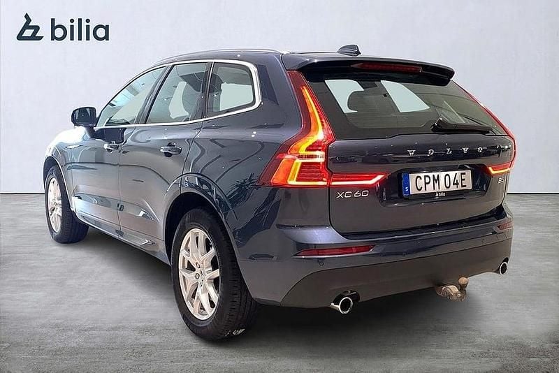 Begagnad Volvo XC60 Momentum 253 HK (186 kW) 2021 Mörkblå SUV