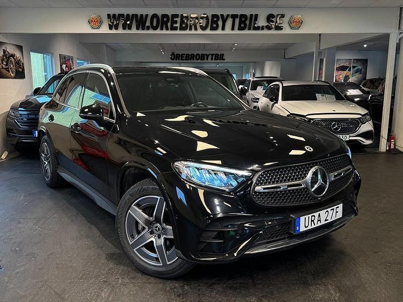 Svart Begagnad 2023 Mercedes GLC300e AMG line SUV | 569 800 kr (Superpris) - Bild 1/4