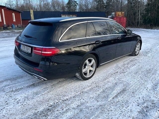 Begagnad Mercedes E220 Avantgarde 194 HK (142 kW) 2018 Svart Kombi