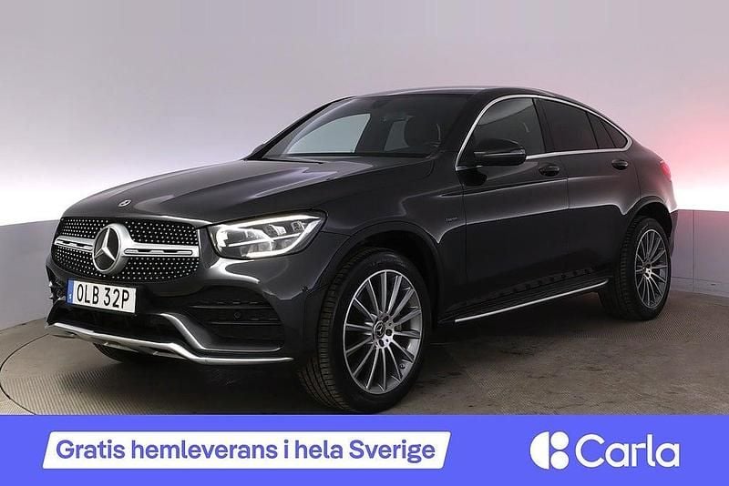 Grå Begagnad 2021 Mercedes GLC300e AMG Sportkupé | 397 990 kr (Superpris) - Bild 1/4
