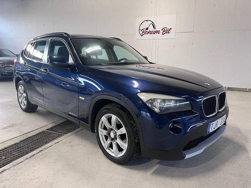 Blå Begagnad 2010 BMW X1 SUV | 92 000 kr (Marknadspris) - Bild 1/4