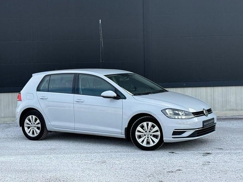 Begagnad VW Golf VII 110 HK (80 kW) 2018 Ljusgrå Halvkombi