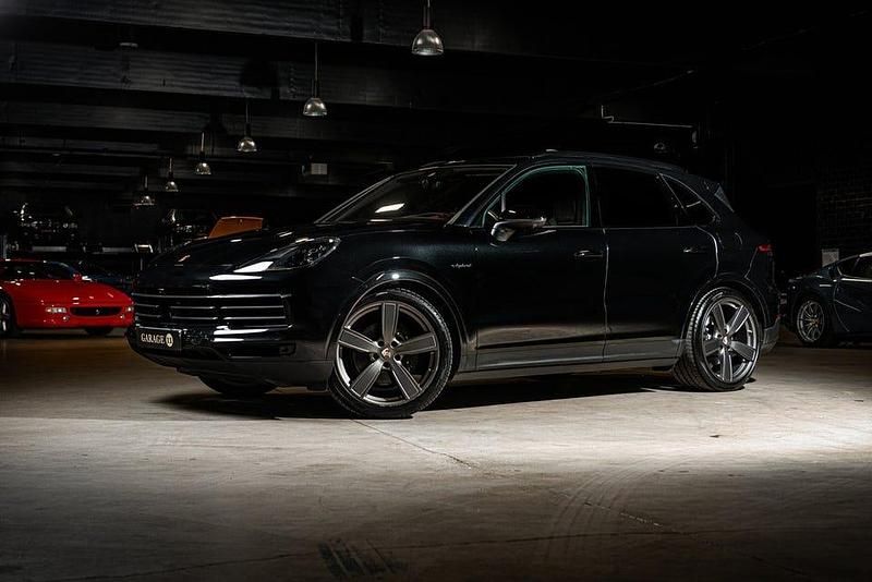 Begagnad Porsche Cayenne Platinum Edition 462 HK (339 kW) 2023 Svart SUV