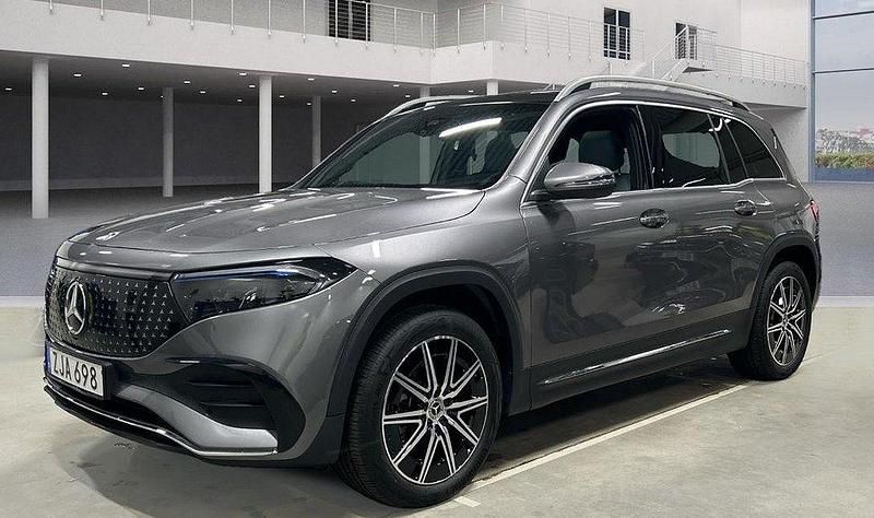 Mörkgrå Begagnad 2024 Mercedes EQB250+ AMG line SUV | 509 000 kr (Marknadspris) - Bild 1/2