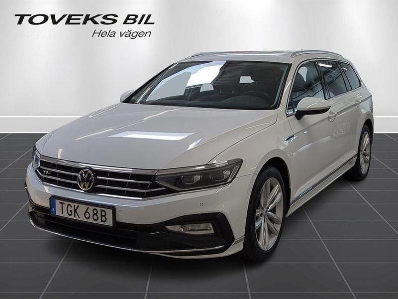 Vit Begagnad 2019 VW Passat R-line Kombi | 229 900 kr (Marknadspris) - Bild 1/4