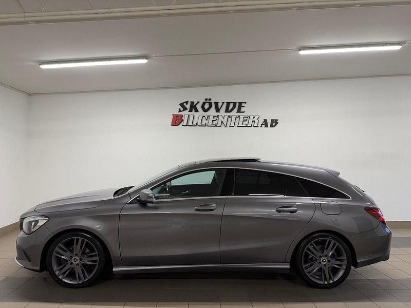 Mörkgrå Begagnad 2017 Mercedes CLA220 Sedan | 194 500 kr (Marknadspris) - Bild 1/4