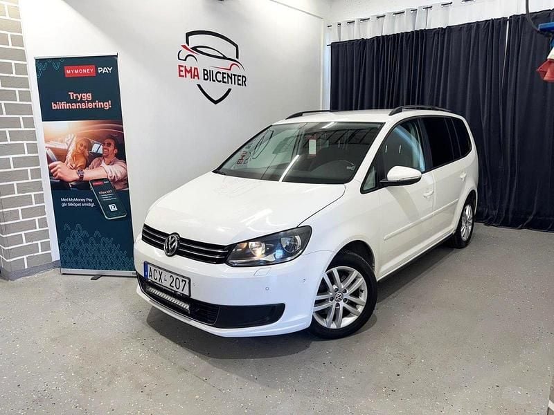 Vit Begagnad 2012 VW Touran Minibuss | 74 900 kr (Marknadspris) - Bild 1/4