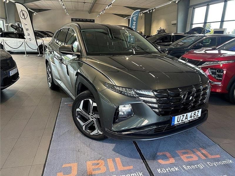 Grå Begagnad 2022 Hyundai Tucson Advanced SUV | 319 900 kr (Marknadspris) - Bild 1/4