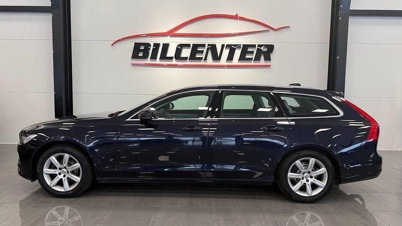Begagnad Volvo V90 Momentum 150 HK (110 kW) 2017 Blå Kombi