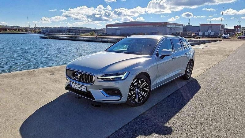 Vit Begagnad 2018 Volvo V60 Inscription Kombi | 330 000 kr (Lite dyr) - Bild 1/4