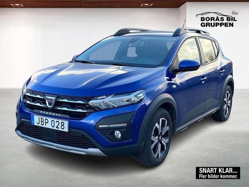 Blå Begagnad 2023 Dacia Sandero Comfort SUV | 139 000 kr - Bild 1/3