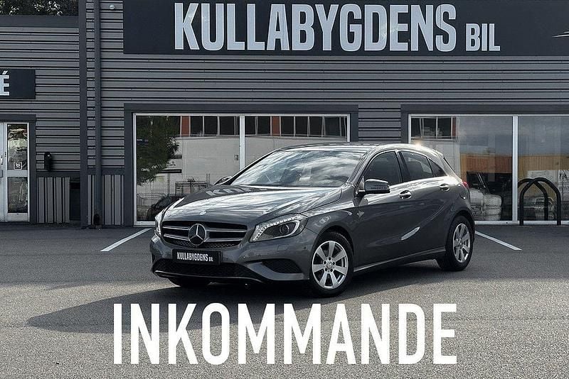 Mörkgrå (grå) Begagnad 2014 Mercedes A180 Halvkombi | 169 000 kr (Marknadspris) - Bild 1/4
