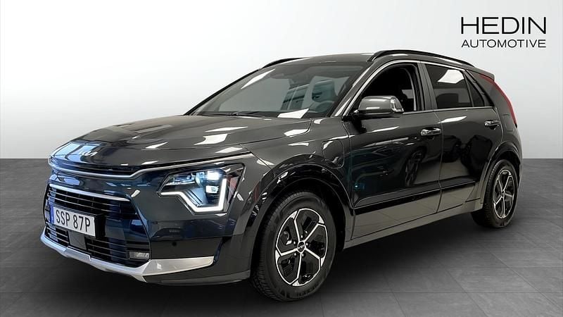 Grå (grey) Begagnad 2024 Kia Niro Advance SUV | 359 900 kr (Lite dyr) - Bild 1/4