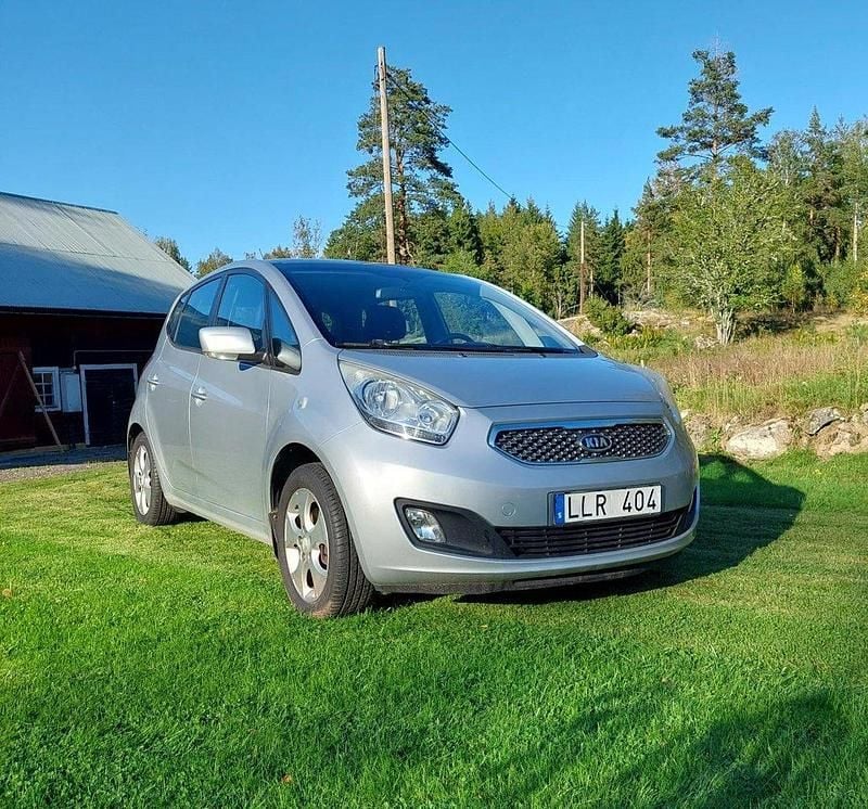 Silver Begagnad 2010 Kia Venga Comfort Halvkombi | 29 000 kr (Superpris) - Bild 1/4
