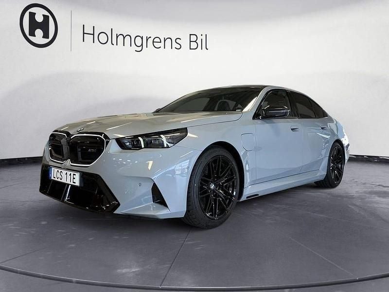 Begagnad BMW M5 Comfort Edition 728 HK (535 kW) 2025 M brooklyn grey metallic Sedan