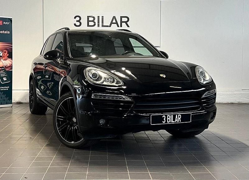 Svart Begagnad 2013 Porsche Cayenne Sport SUV | 299 900 kr (Marknadspris) - Bild 1/4