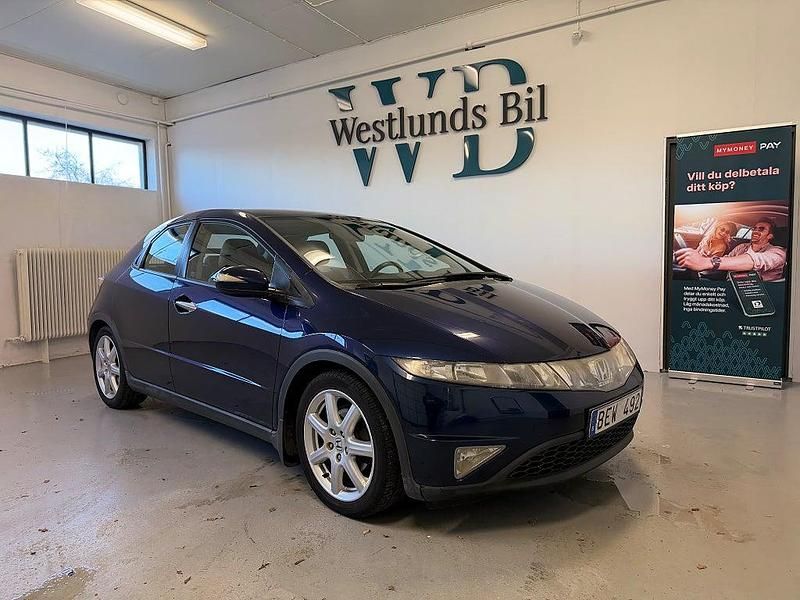 Mörkblå Begagnad 2008 Honda Civic Sport Halvkombi | 69 900 kr (Marknadspris) - Bild 1/4