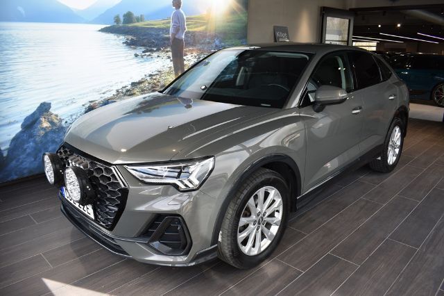 Grå Begagnad 2020 Audi Q3 Sportback Proline SUV | 349 000 kr - Bild 1/4