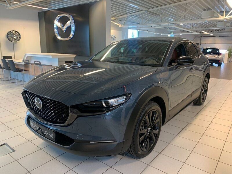 Grå Begagnad 2024 Mazda CX-30 Nagisa SUV | 304 900 kr (Marknadspris) - Bild 1/1