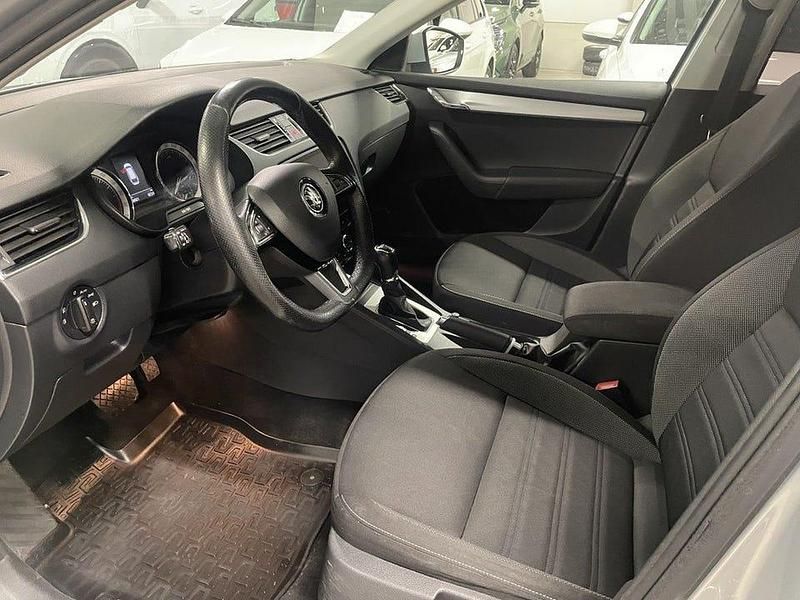 Begagnad Skoda Octavia Ambition 116 HK (85 kW) 2018 Silver Kombi
