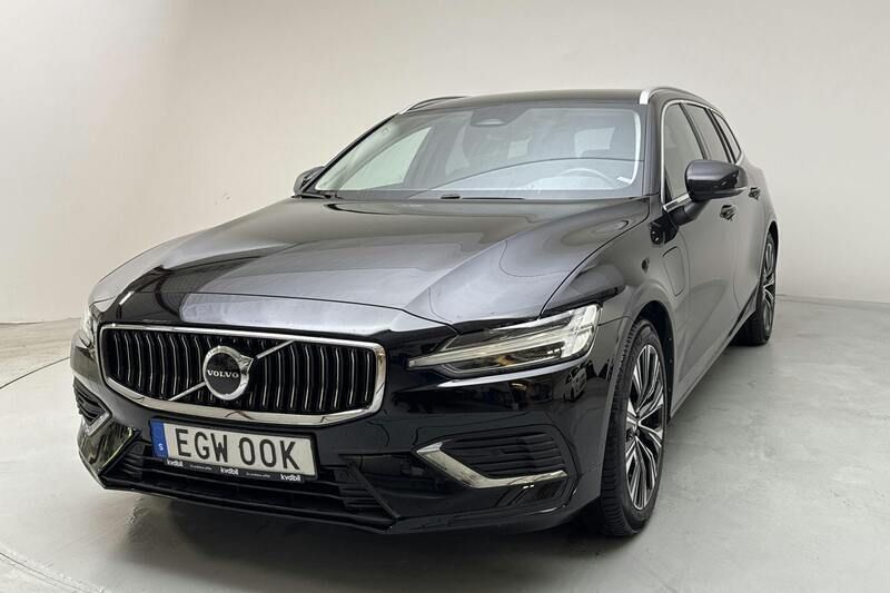 Svart Begagnad 2023 Volvo V60 Core Kombi | 379 000 kr (Lite dyr) - Bild 1/4