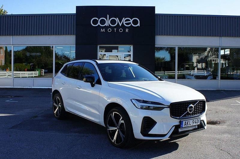 Vit Begagnad 2021 Volvo XC60 R-Design SUV | 389 900 kr (Lite dyr) - Bild 1/4