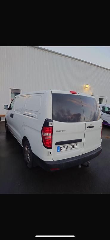 Vit Begagnad 2011 Hyundai H-1 Minibuss | 53 000 kr (Marknadspris) - Bild 1/3