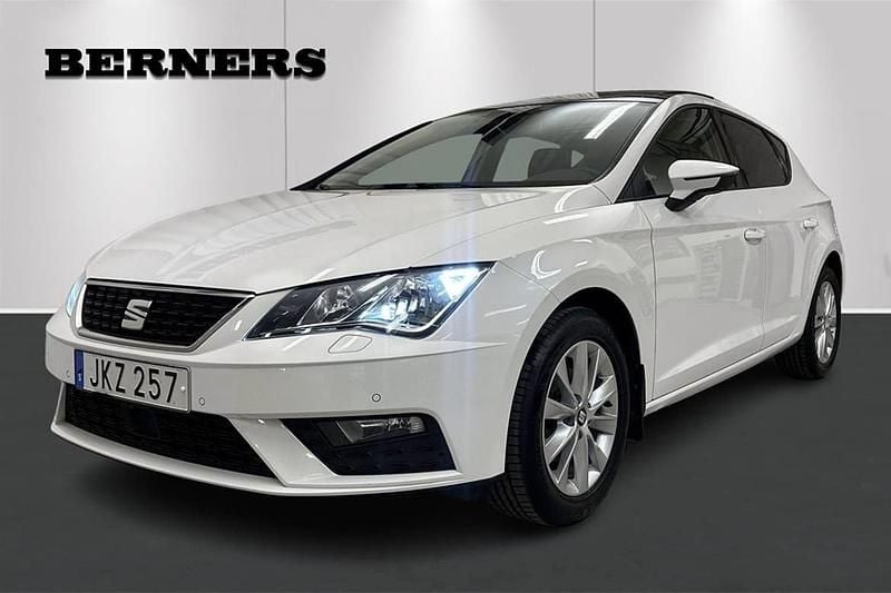 Vit Begagnad 2018 Seat Leon Style Halvkombi | 129 900 kr (Marknadspris) - Bild 1/4