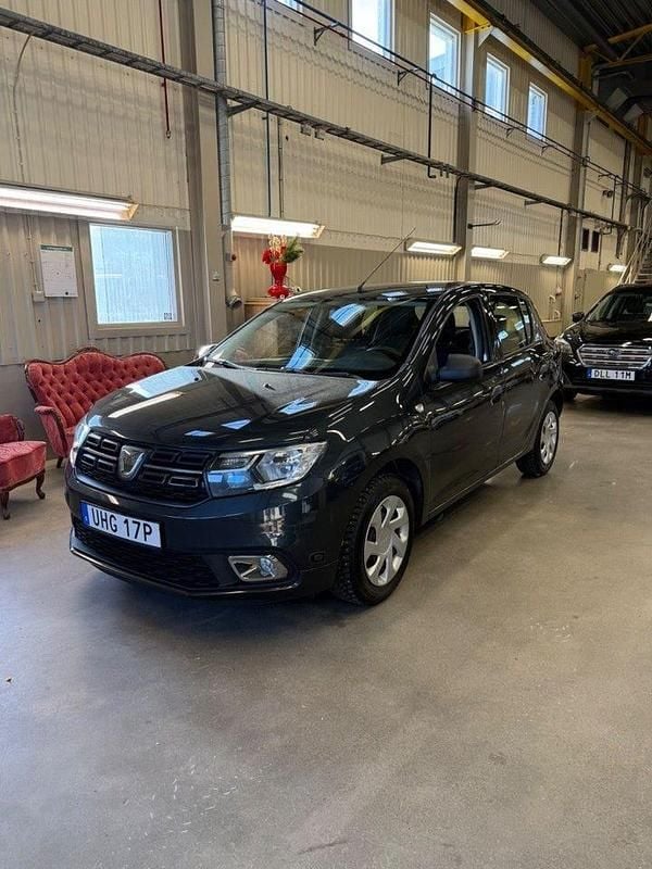 Mörkgrå (grå) Begagnad 2019 Dacia Sandero Halvkombi | 99 000 kr (Marknadspris) - Bild 1/4