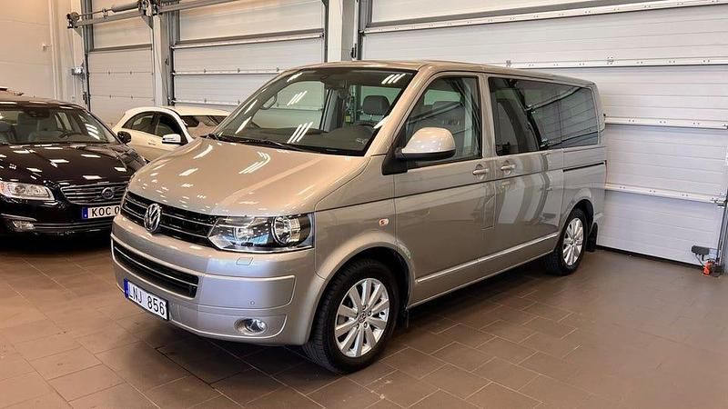 Begagnad VW Multivan Highline 180 HK (132 kW) 2010 Ljusbrun Van