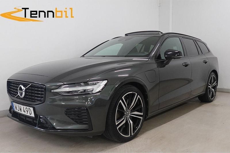 Mörkgrå (grå) Begagnad 2022 Volvo V60 R-Design Kombi | 389 800 kr (Bra pris) - Bild 1/4