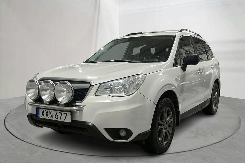 Vit Begagnad 2015 Subaru Forester SUV | 120 000 kr (Bra pris) - Bild 1/4