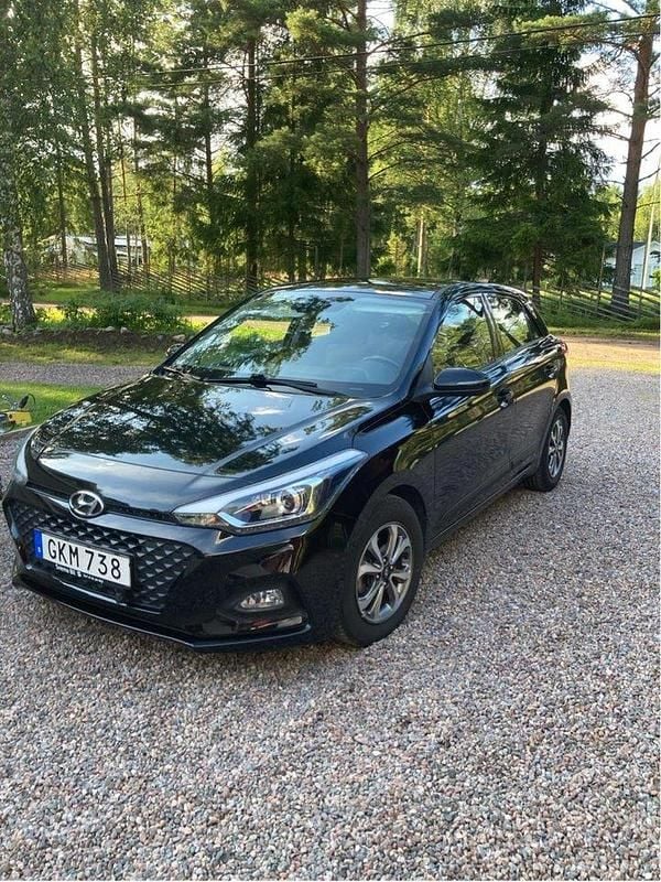 Svart Begagnad 2019 Hyundai i20 Halvkombi | 115 000 kr (Bra pris) - Bild 1/4