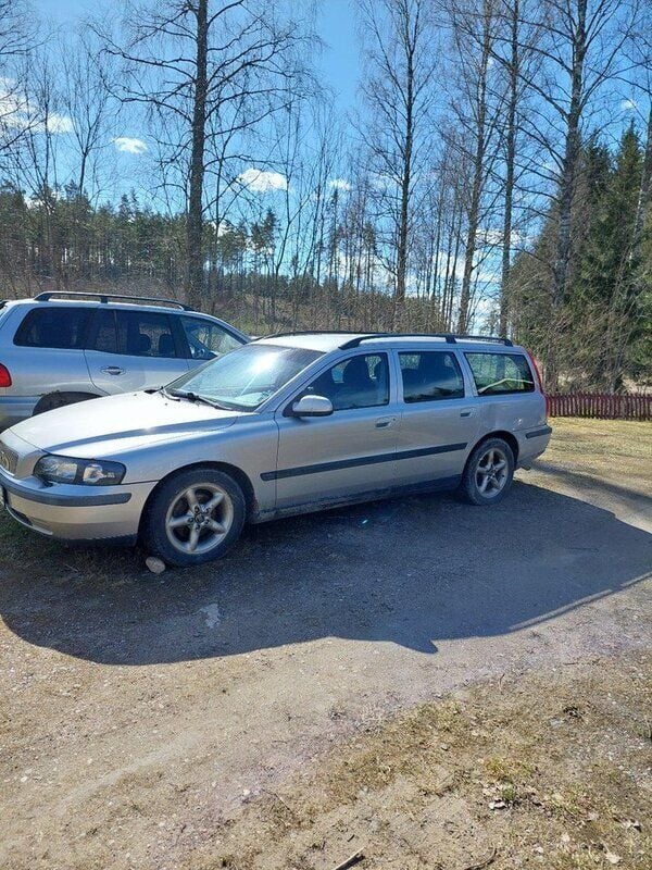 Grå Begagnad 2002 Volvo V70 Kombi | 3 500 kr (Superpris) - Bild 1/1