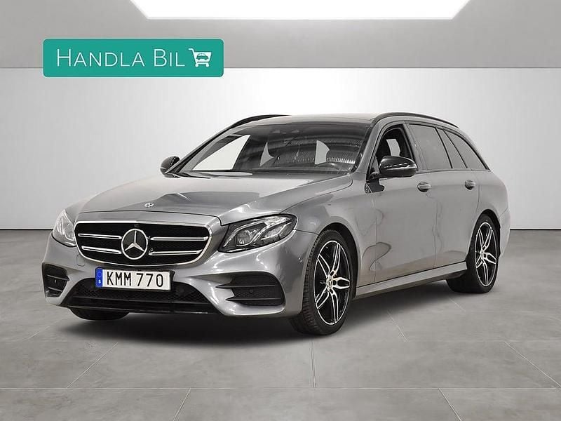Grå Begagnad 2018 Mercedes E220 AMG line Kombi | 339 900 kr (Dyr) - Bild 1/4
