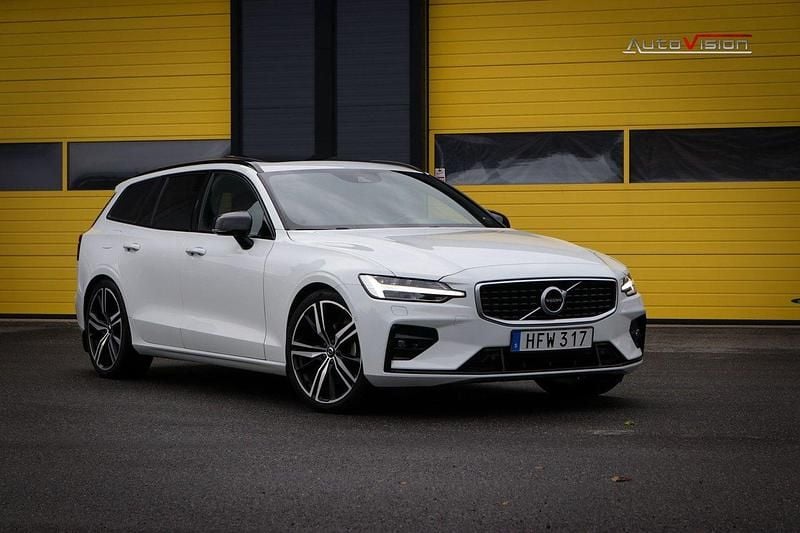 Vit Begagnad 2018 Volvo V60 R-Design Kombi | 349 900 kr - Bild 1/4