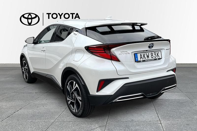 Begagnad Toyota C-HR Edition 186 HK (136 kW) 2022 Vit SUV