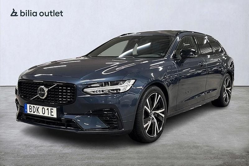 Mörkblå Begagnad 2021 Volvo V90 R-Design Kombi | 459 990 kr (Marknadspris) - Bild 1/4