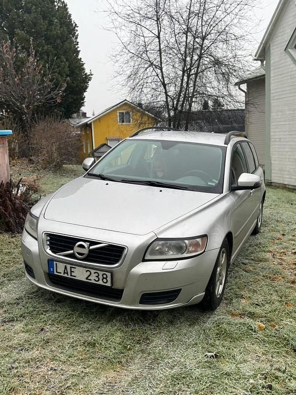 Begagnad 2011 Volvo V50 Kombi | 42 000 kr (Marknadspris) - Bild 1/4