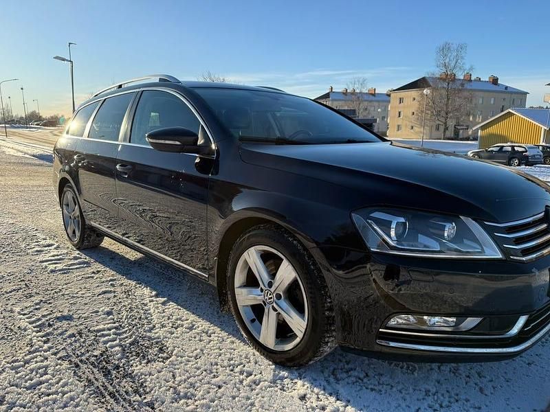 Svart Begagnad 2011 VW Passat Kombi | 79 000 kr (Marknadspris) - Bild 1/4