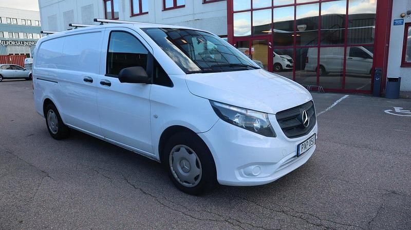 Vit Begagnad 2017 Mercedes Vito Minibuss | 129 900 kr (Bra pris) - Bild 1/4