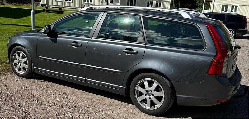 Grå Begagnad 2012 Volvo V50 Momentum Kombi | 67 000 kr (Lite dyr) - Bild 1/4