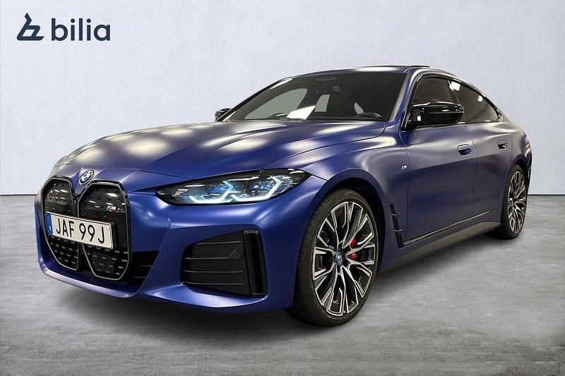 Blå Begagnad 2023 BMW i4 M Sport Sedan | 509 000 kr (Dyr) - Bild 1/4