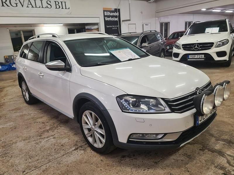 Vit Begagnad 2013 VW Passat Alltrack Kombi | 69 000 kr (Marknadspris) - Bild 1/4